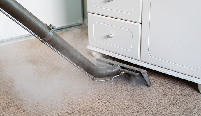 Carpet cleaning using hot water extraction method