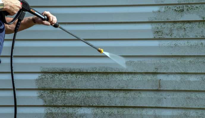 pressure washing home sidings