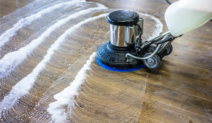 Wooden floor cleaning with machine